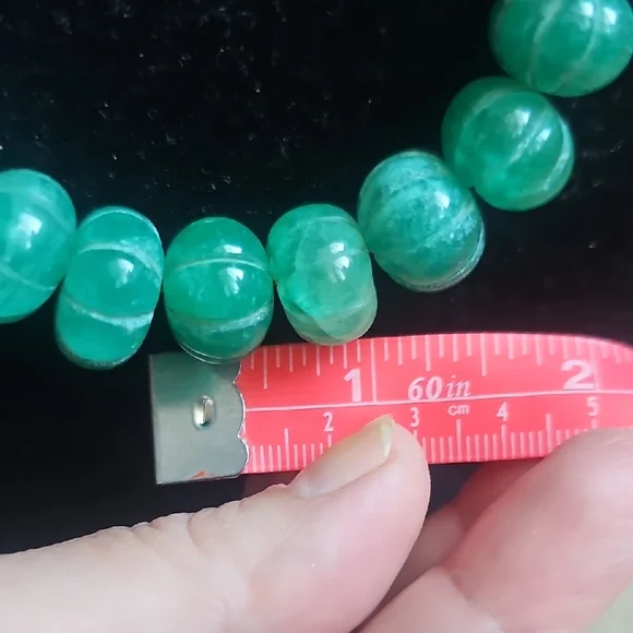 Green Beaded Necklace and Earrings Set by - Picture 4 of 9